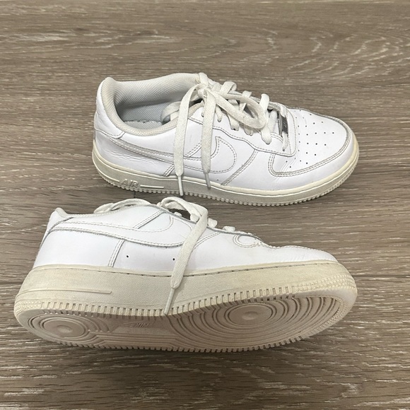 Nike Off-White Air Force 1 Premium Sneakers - Picture 5 of 5